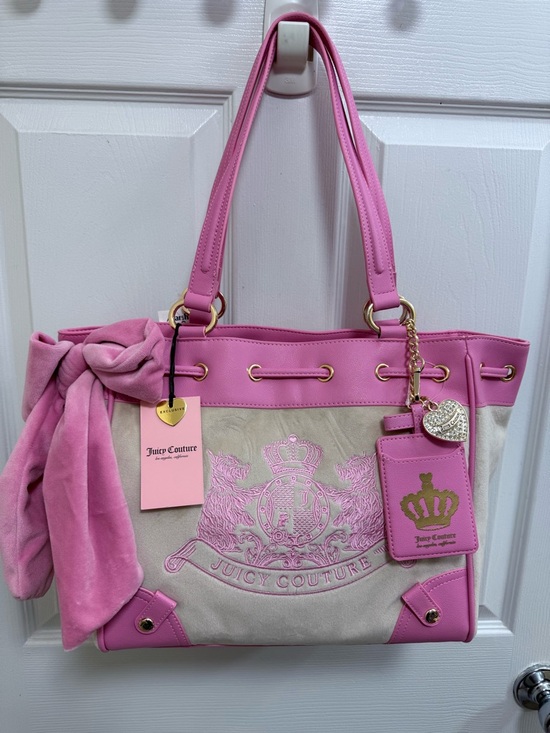 Juicy Couture Handbags - NWT Juicy Couture Classic Scottie Dog Daydreamer Tote in Sandstone/Pink
